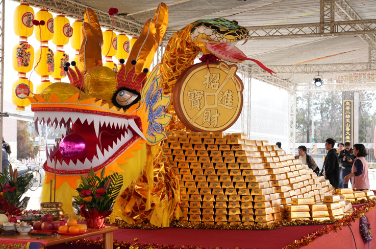 澎湖縣尖山顯濟殿開光儀式！澎湖縣長陳光復為「東山再起之金玄武靈龜」點睛迎新年