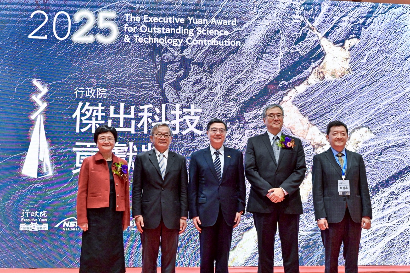 行政院傑出科技貢獻獎登場　行政院長卓榮泰宣示以科技與創新雙引擎　為臺灣長期布局競爭力