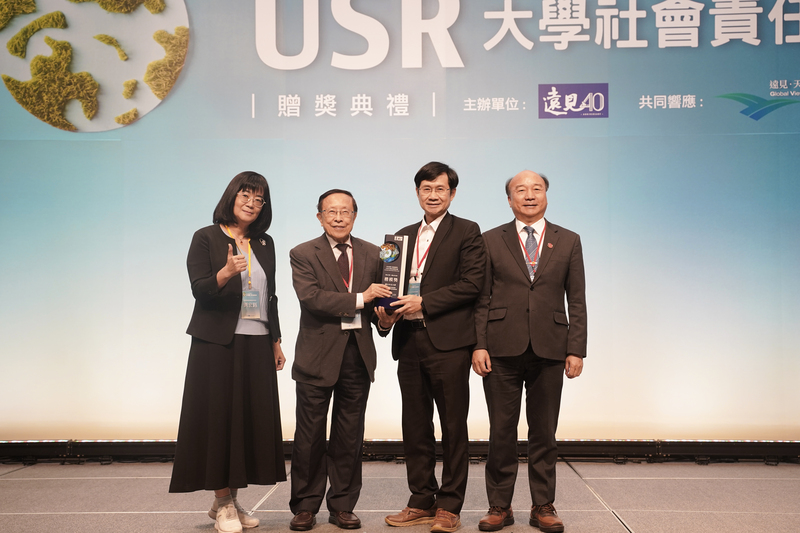 國立中正大學拿下遠見USR雙獎　校長蔡少正讚揚吳明儒教授、施慧玲教授打造時間銀行與長者人權亮點