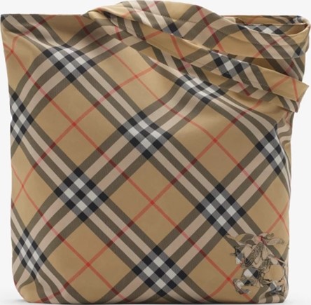 BURBERRY仿冒手提包7000件列重點查緝，調查局跨境走私專案守護臺灣農產與市場安全