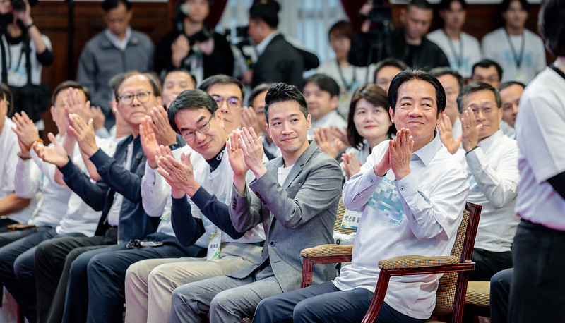 賴清德總統親頒總統盃黑客松獎項　盼以數位驅動轉型、以協作實現淨零願景，攜手打造智慧永續的美好未來