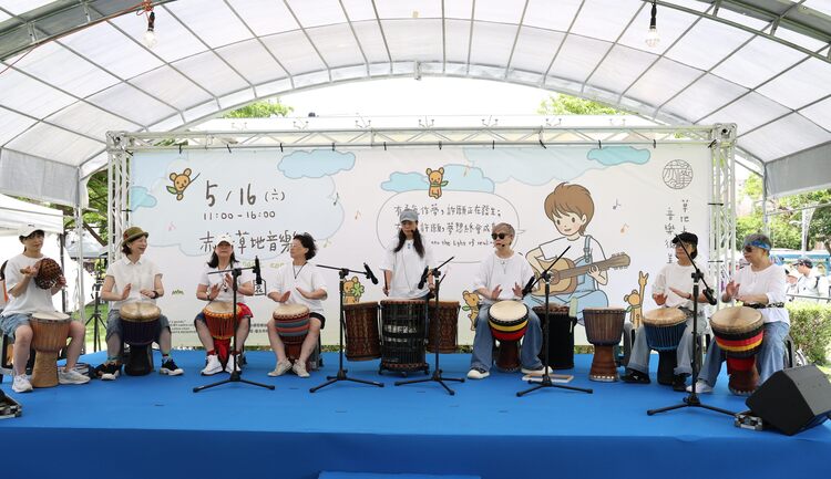 初夏祈願曲－陽光x音樂x夢想　5月16日在「赤峰草地音樂會」遇見凱西　赤峰街變身夏日許願基地
