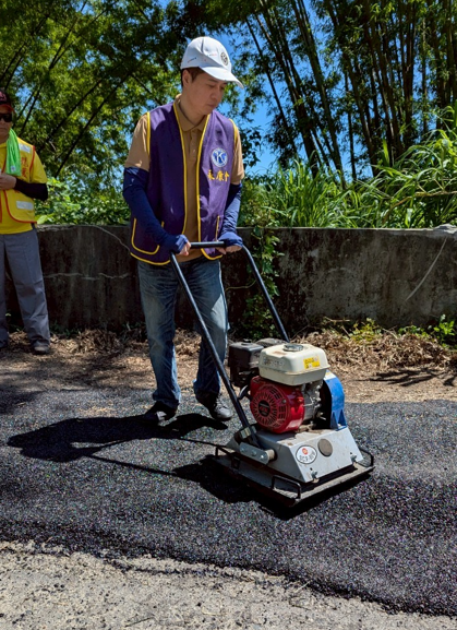 臺南國際同際會永康同濟會攜手友會補路行動,烈日下為民鋪路串聯溫暖