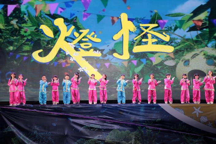 臺南夜空化身燈怪宇宙舞台　客家兒童劇在安平演出　親子唱瓜瓜歌傳承客家文化