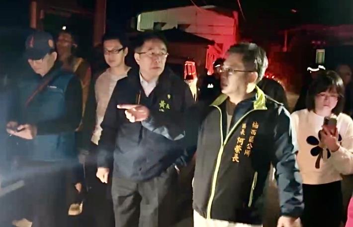 臺南楠西區房屋坍塌引發恐慌，黃偉哲市長震後即刻前往災區慰問災民