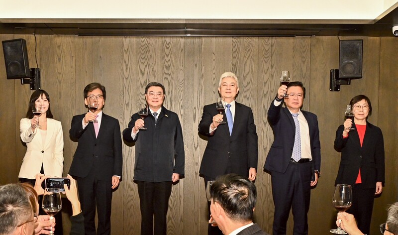 行政院長卓榮泰行政院長出席壽險公會新春聯誼餐敘　推動引導保險業資金投入公共建設以建設國家、照顧人民