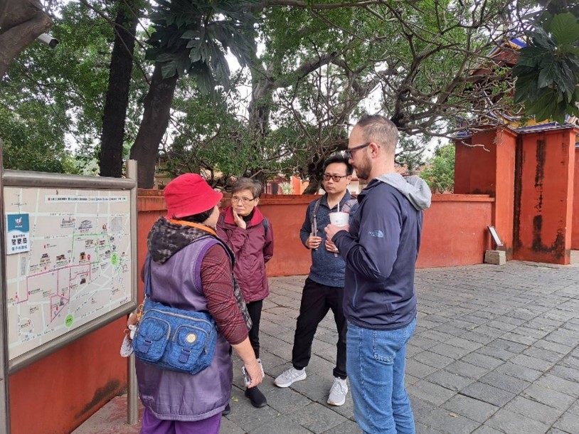 臺南市英語志工散步導覽大成功！親善國民外交助推觀光，國際遊客狂讚！