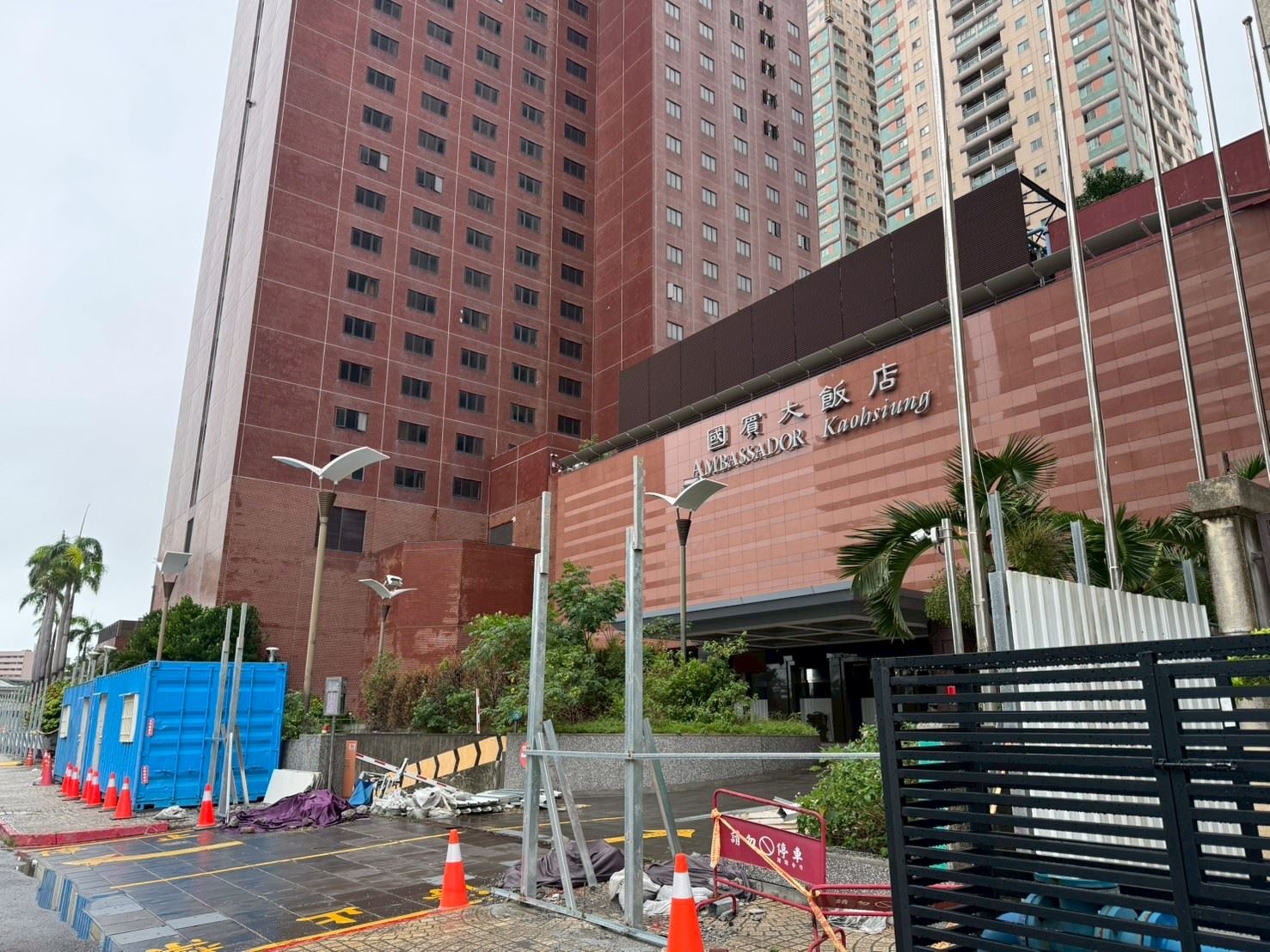 高雄國賓飯店危老重建案之拆除許可遭質疑 高市府：程序合法、環評無瑕疵