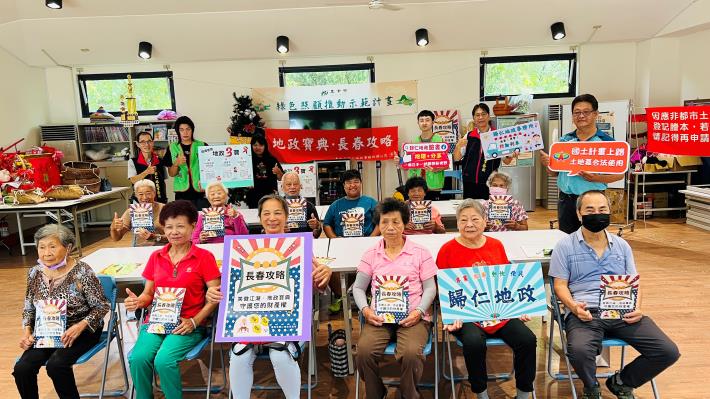 黃偉哲宣布重磅好消息！臺南長輩專屬《長春攻略》手冊免費領，守護辛苦積蓄