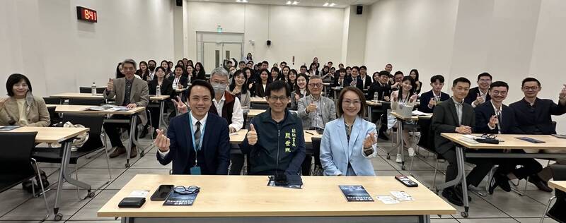 外交部率未來外交菁英實地參訪臺南沙崙智慧綠能科學城　深化臺灣科技外交實力並強化國際競爭力