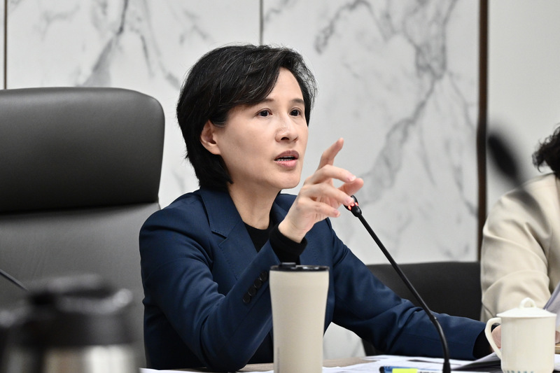 行政院副院長鄭麗君因應穩定物價需求　推動4月民生用天然氣與桶裝瓦斯凍漲　並強化石化供應與塑膠相關民生物資供給機制