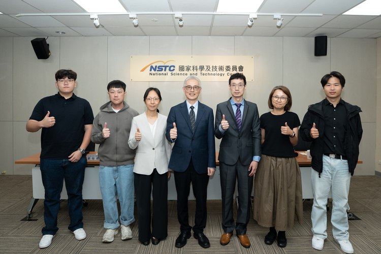 晶片傳輸大突破！清華大學與國研院成功開發四階脈衝振幅調變PAM-4傳收機