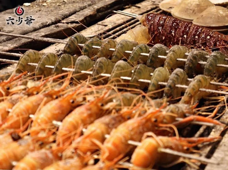 超熱門墾丁大街海鮮燒烤餐廳 現撈活蝦鮮味引爆饕客味蕾