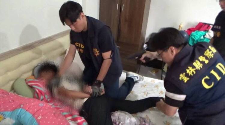 虎尾警方在雲林破獲暴力討債集團  逮9人後依法送辦掃黑行動曝光
