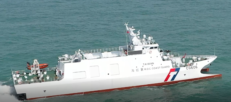 臺籍漁船機艙起火 海巡署八里艦疾馳救援