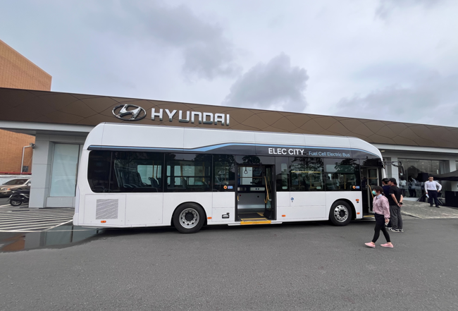 現代汽車HYUNDAI氫能巴士試乘發表會暨動力產學啟動典禮登場　崑山科大產官學攜手啟動綠色動力新篇章，引爆全臺綠能關注