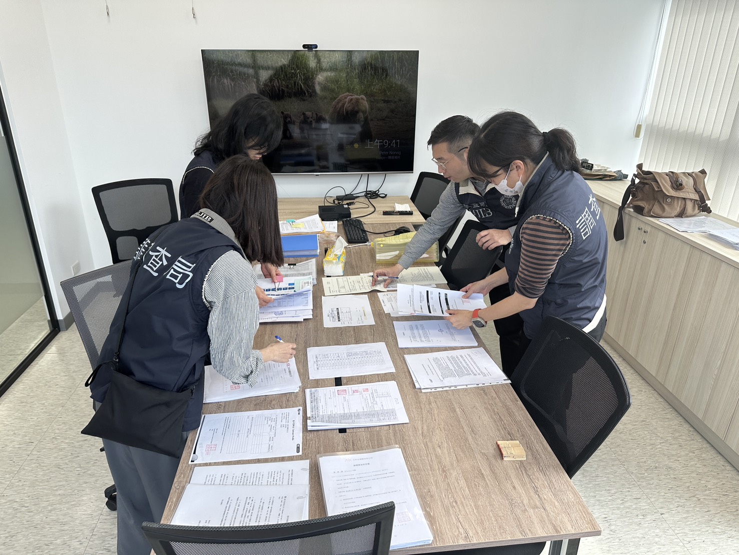 法務部調查局同步偵辦 「中」企非法在臺挖角高科技人才案