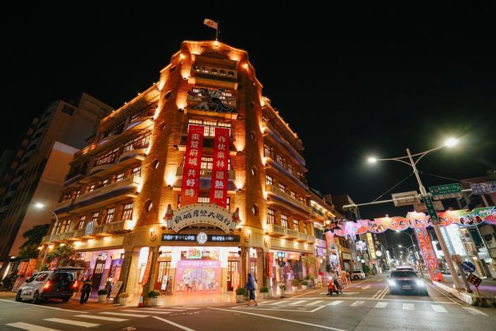 臺南林百貨年度大遊行12月6日盛大舉辦 30組表演團隊點亮府城街道，打造冬日最受矚目的城市盛典