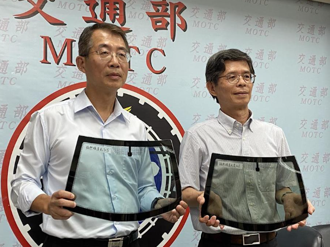 2025隔熱紙新制上路!前擋透光率70%、前側窗40%不合格恐挨罰,新領牌車輛率先納管