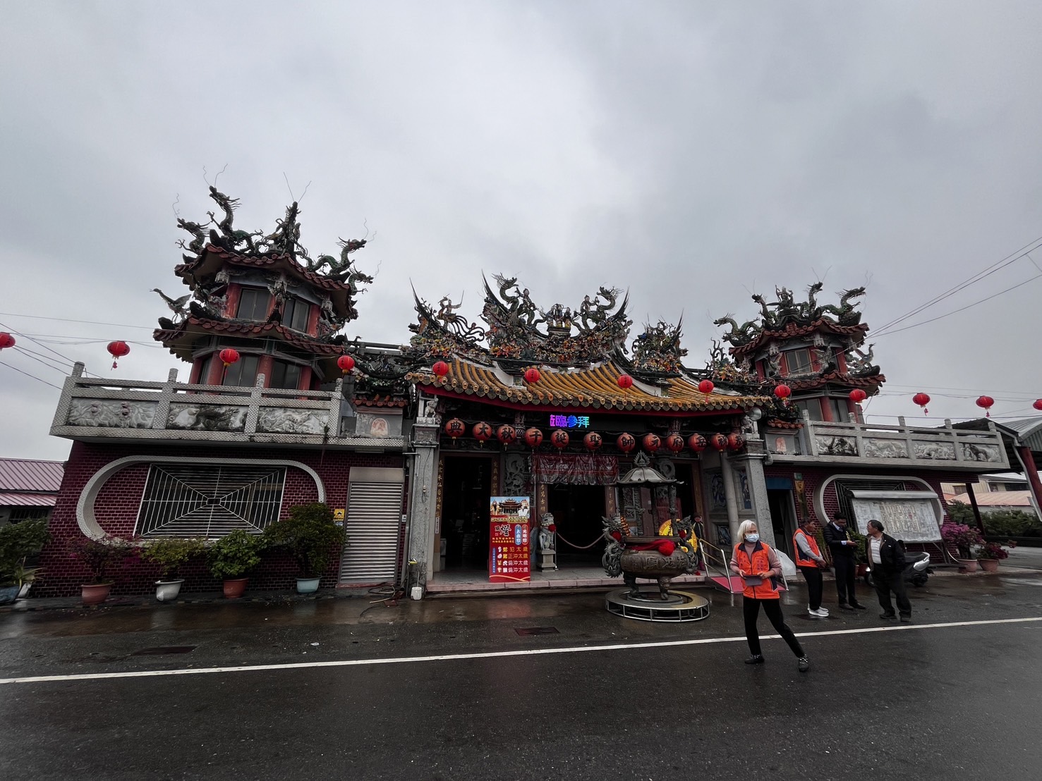 震損嚴重！臺南市文化局13日現勘下茄苳旌忠廟，緊急加固保護文物