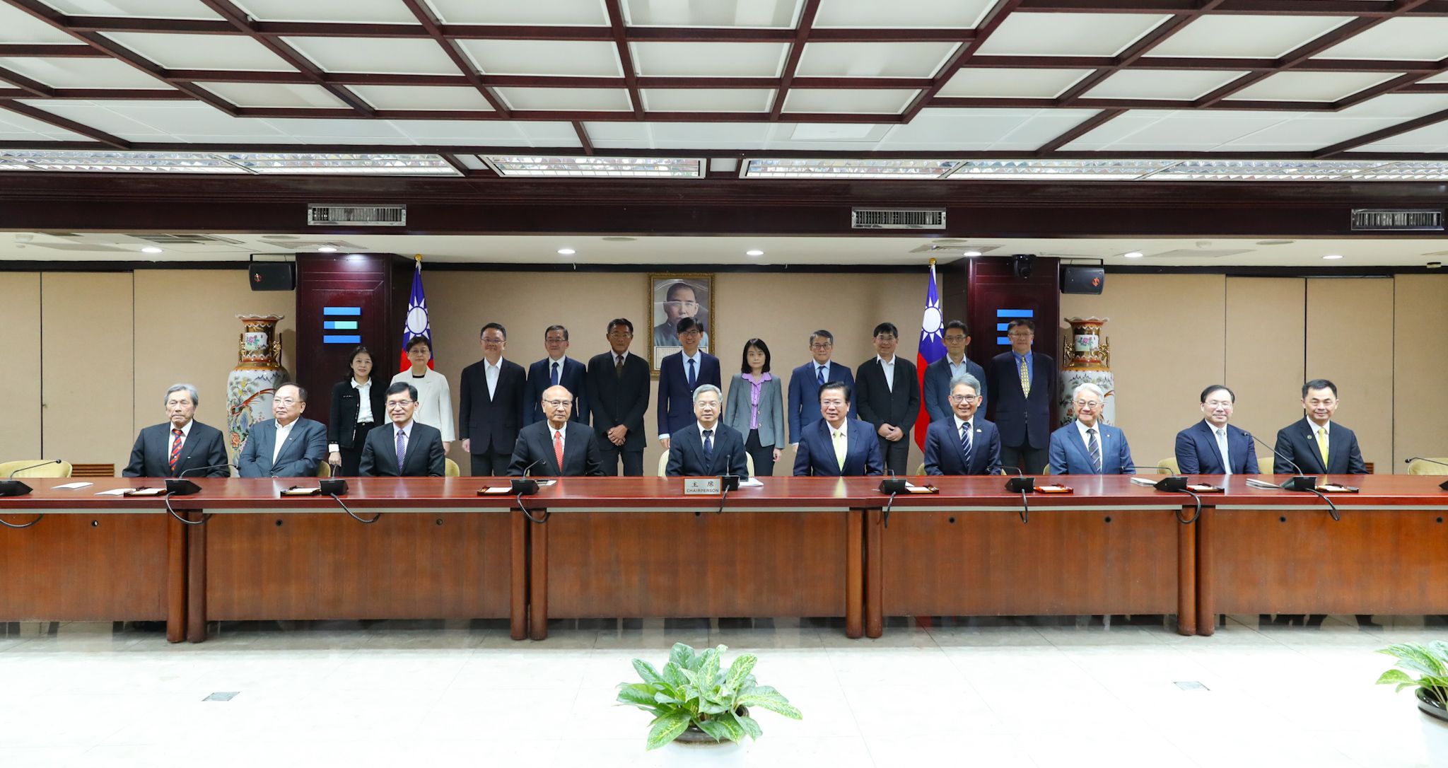 產業界高度讚賞！經濟部長龔明鑫部長親自回應七大工商團體建議，推動政策落實與企業升級計畫