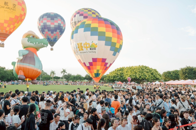 2025臺中石岡熱氣球嘉年華最後倒數，單日湧入15萬人次！臺中暑假必訪人氣活動