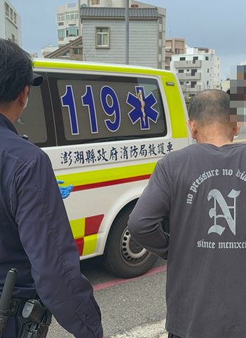 文澳派出所暖警救援！澎湖民眾腹痛求助，警員迅速送醫救命