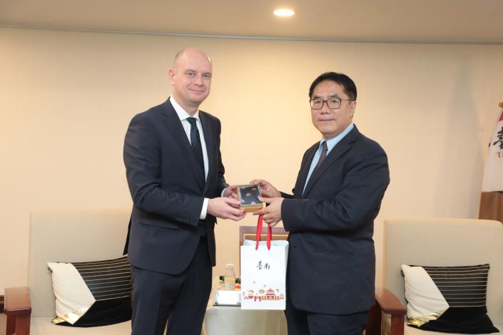 臺南市長黃偉哲接待新任波蘭駐臺代表，期盼透過城市交流深化臺波雙邊關係與合作機會