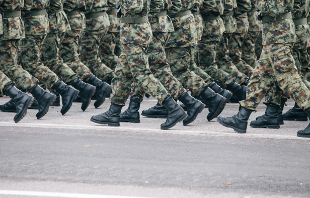 總統府公告軍人待遇條例修正案　志願役官兵明年元旦起加薪3萬