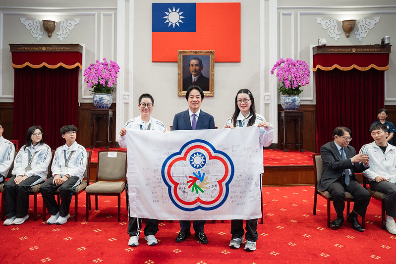 臺灣聽奧代表團在東京達福林匹克運動會勇奪13面獎牌　賴清德總統親自表揚全隊努力與堅毅精神