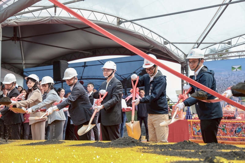 高雄楠梓園區聯外交通整體計畫聯合動土　行政院長卓榮泰說明透過強化園區對外交通效率與客貨安全分流可有效減輕楠梓交流道流量負擔