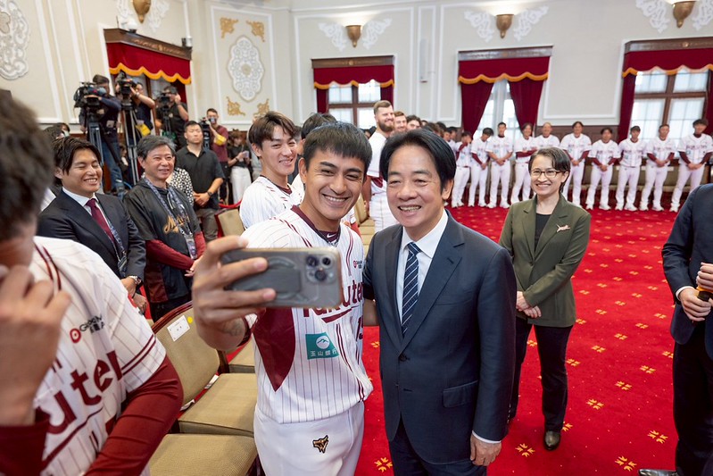 2025年中華職棒總冠軍樂天桃猿晉見賴清德總統　期盼臺灣棒球與運動產業持續精進