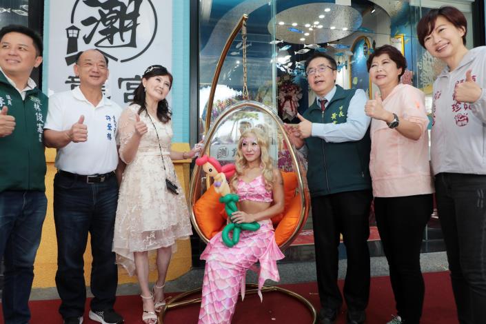 親子旅遊首選！潮龍宮蝦餅觀光工廠今開幕 黃偉哲市長盛讚臺南安平新亮點