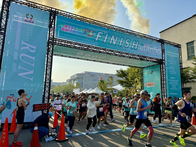 黃偉哲到場力挺！臺南2025第三屆紅崴觀光工廠半程馬拉松嘉年華登場　最熱血路跑盛典震撼回歸