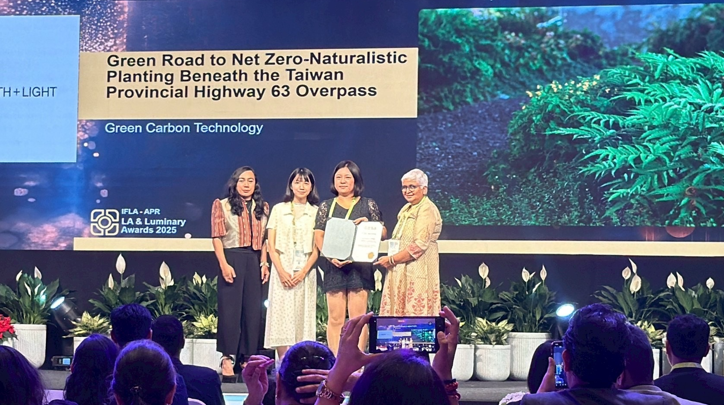 震撼全球！台63線高架橋下自然綠化獲2025 IFLA國際景觀大獎 公路局自然式植栽示範獲肯定