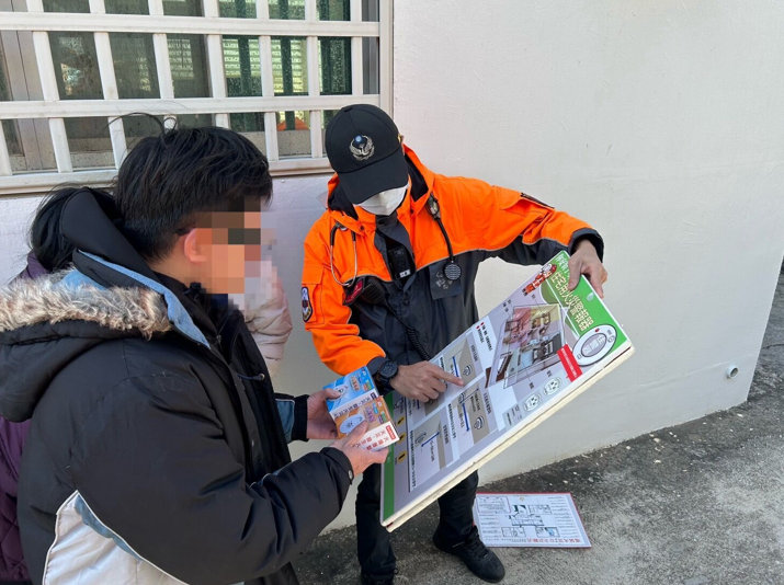 澎湖縣消防局馬公分隊進行火災災後訪視，強調關門與火災警報器的重要性