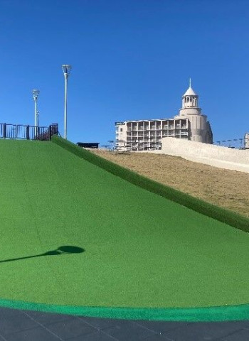 澎湖縣第三漁港國際廣場滑草場修復完工 即日起開放使用