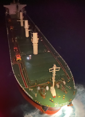 緊急救援！鵝鑾鼻海域馬紹爾群島籍貨輪「PANORIA」失火 海巡署展現危機處置力