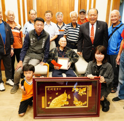 九九重陽敬老關懷 陳光復親訪11位百歲人瑞獻上祝福