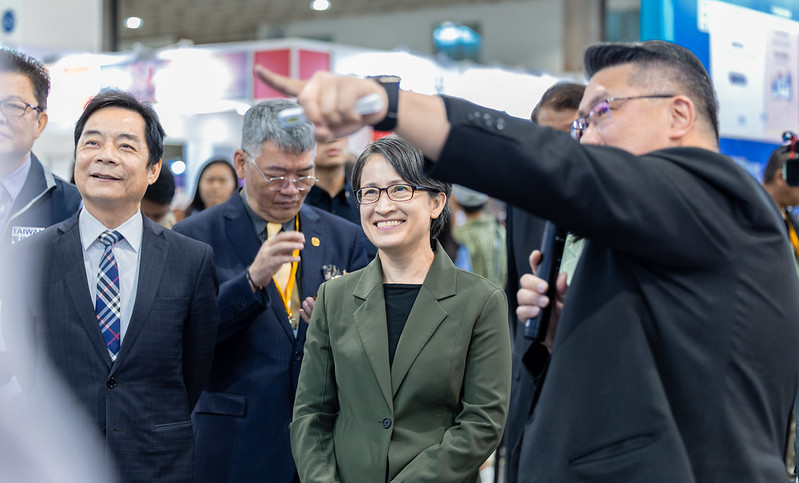 蕭美琴副總統參觀「Secutech 2026第27屆臺北國際安全科技應用博覽會」肯定防衛韌性成果