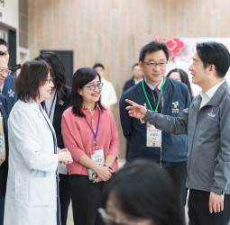 為因應春節就醫需求高峰　賴清德總統走訪假日輕急症中心　肯定醫界與政府協力合作成果  穩定春節醫療量能