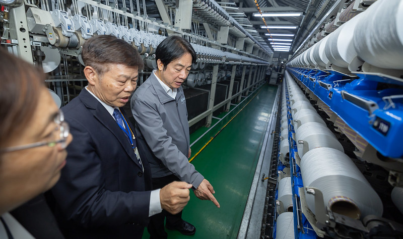 賴清德總統出席紡織業座談　政府力挺中小微企業競爭力提升，並參訪彰化聚隆纖維