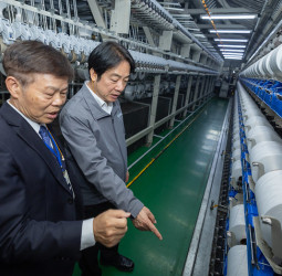 賴清德總統出席紡織業座談　政府力挺中小微企業競爭力提升，並參訪彰化聚隆纖維