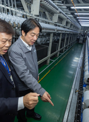 賴清德總統出席紡織業座談　政府力挺中小微企業競爭力提升，並參訪彰化聚隆纖維