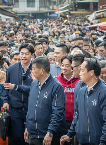 新春走春行程前進桃竹苗廟宇　賴清德總統發放福袋並宣示拚經濟、顧國防安全與社福照顧