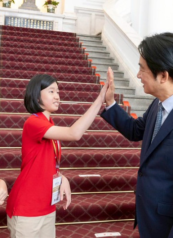 亞太資通訊科技聯盟大賽獲獎代表隊晉見賴清德總統　展現臺灣研發與創新實力刷新紀錄成果