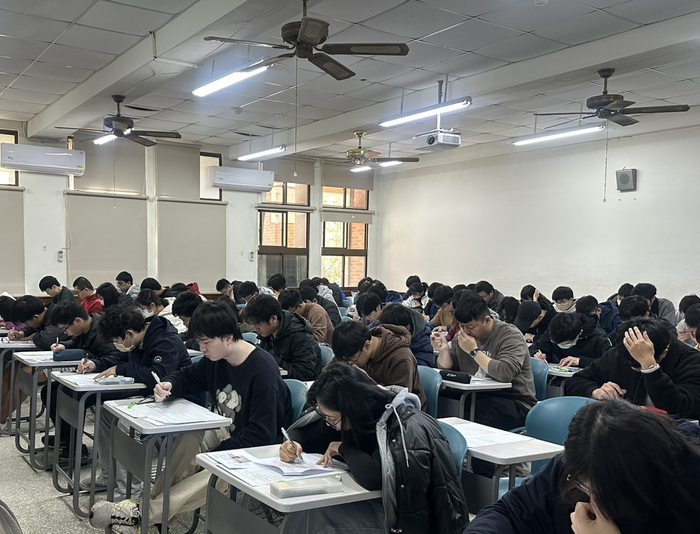 國立中正大學碩士班招生筆試登場　6944名考生應試  嘉義與臺北同步登場  3月20日放榜