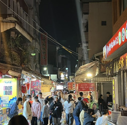 初三人潮擠滿安平老街　臺南春節觀光回溫有感　在地商圈買氣全面復甦