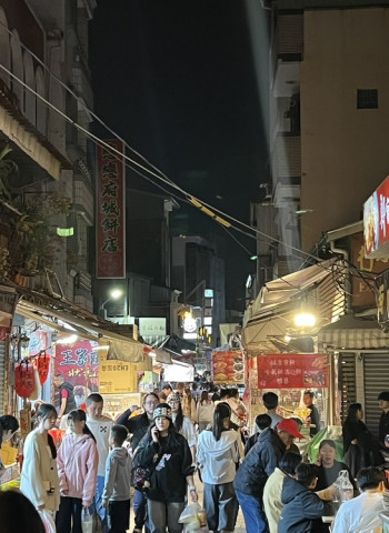 初三人潮擠滿安平老街　臺南春節觀光回溫有感　在地商圈買氣全面復甦
