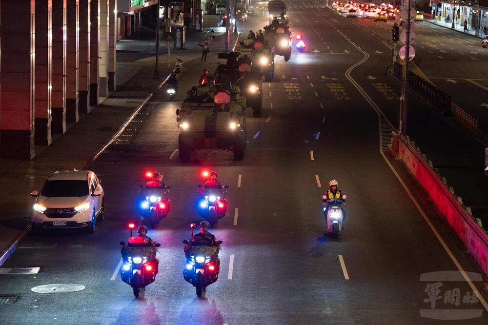中樞防護全面升級　憲兵戰備偵巡出動雲豹裝甲車反無人機上街頭